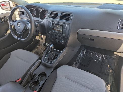 Used 2017 Volkswagen Jetta S image 9