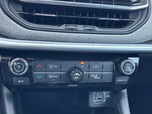 Certified 2024 Jeep Compass Latitude AWD/4WD image 25