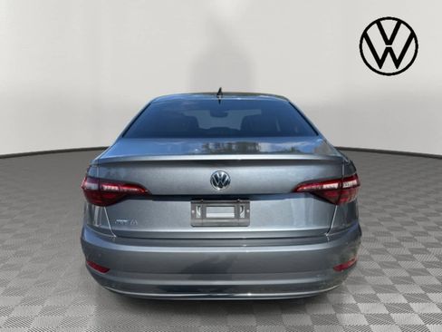 Used 2021 Volkswagen Jetta SE w/ SE Cold Weather Package image 4