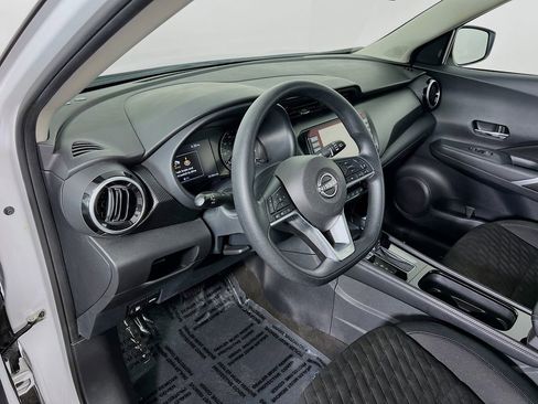 Used 2022 Nissan Kicks SV image 9