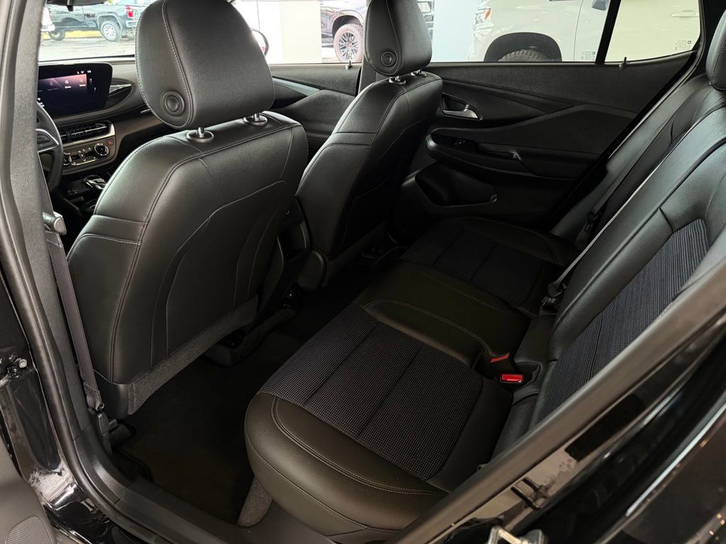 Used 2025 Buick Envista Preferred w/ Convenience I Package FWD image 14
