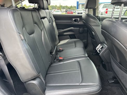 Used 2024 Kia Sorento S FWD image 16