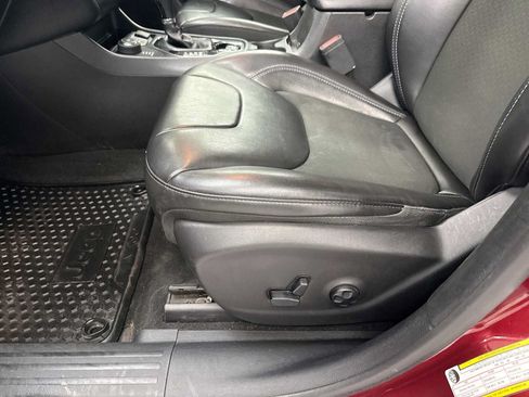 Used 2020 Jeep Cherokee Latitude Plus AWD/4WD image 14