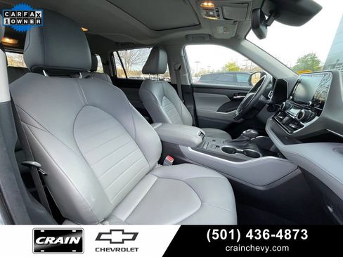 Used 2021 Toyota Highlander XLE image 32