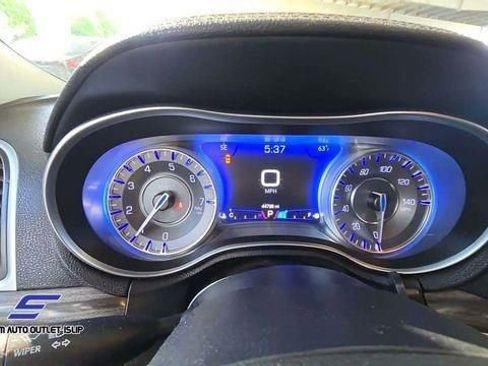 Used 2021 Chrysler 300 Touring w/ Sport Appearance Package image 10