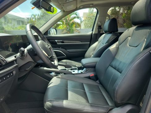 Certified 2024 Kia Telluride EX w/ EX Captain's Chair Package FWD image 2