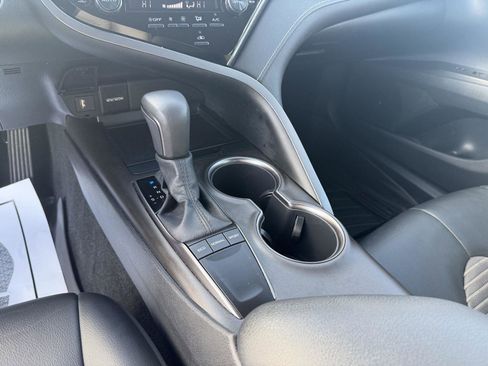 Used 2024 Toyota Camry SE w/ Convenience Package image 18
