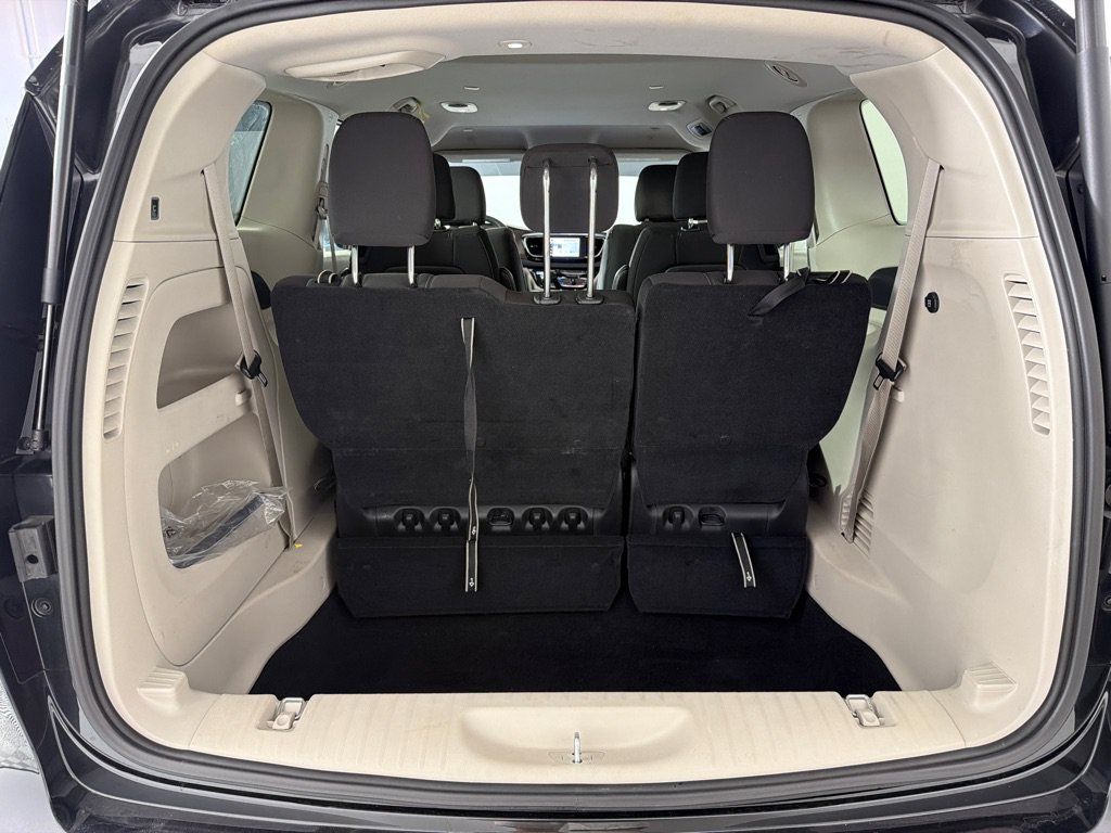 Used 2023 Chrysler Voyager LX FWD image 21