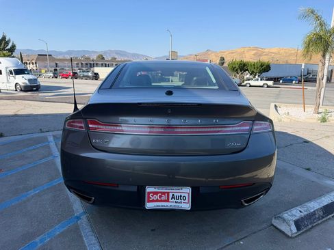 Used 2014 Lincoln MKZ FWD image 4