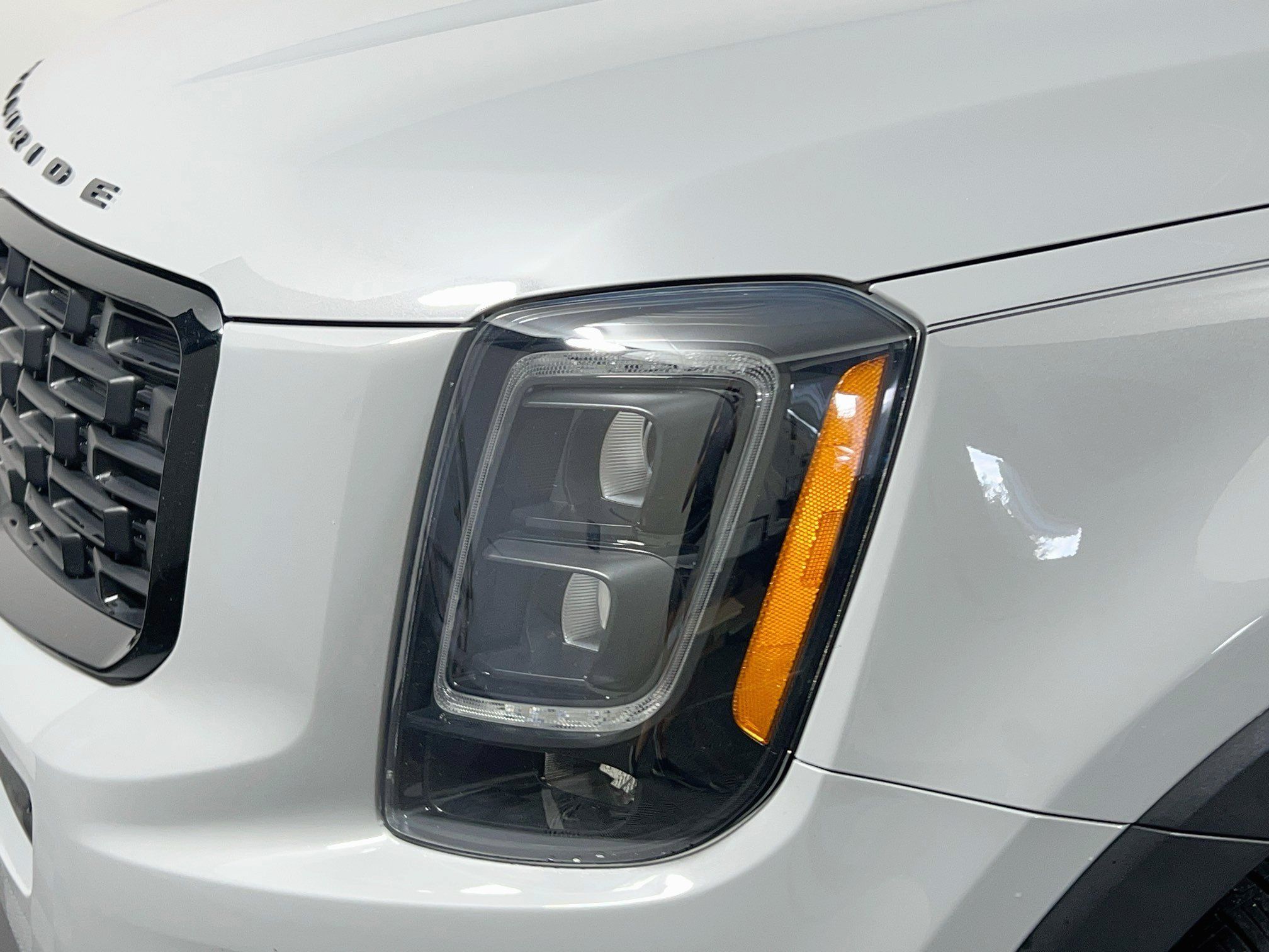 Used 2022 Kia Telluride SX w/ Nightfall Edition Package AWD/4WD image 11