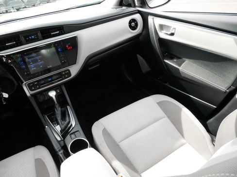 Used 2018 Toyota Corolla LE w/ LE Premium Package w/Moonroof FWD image 11