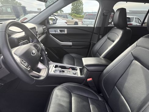 Used 2023 Ford Explorer Limited image 11