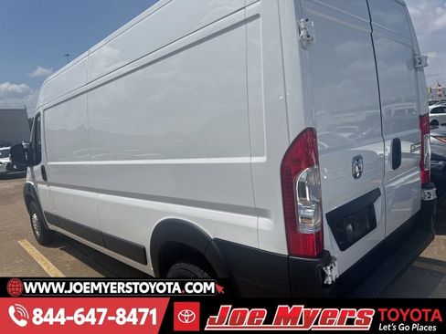 Used 2025 RAM ProMaster 2500 w/ Convenience Group image 3