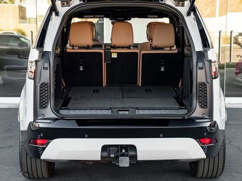 Used 2025 Land Rover Discovery Dynamic SE image 25