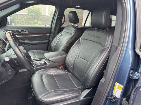 Used 2019 Ford Explorer Platinum image 14