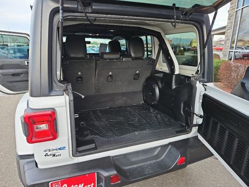 Used 2022 Jeep Wrangler Unlimited Sahara w/ Cold Weather Group image 21