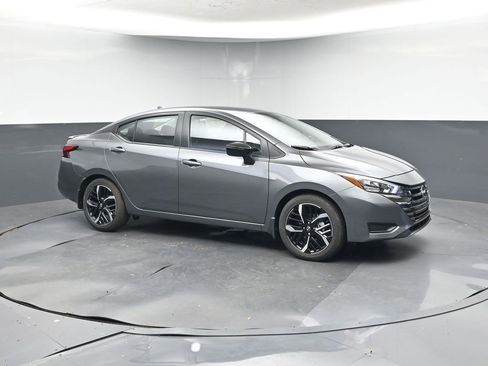 New 2025 Nissan Versa SR w/ Trunk Package image 4