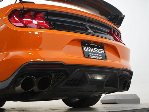 Used 2020 Ford Mustang Shelby GT500 w/ Carbon Fibre Track Pack image 12