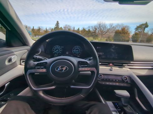 Used 2021 Hyundai Elantra Limited image 14