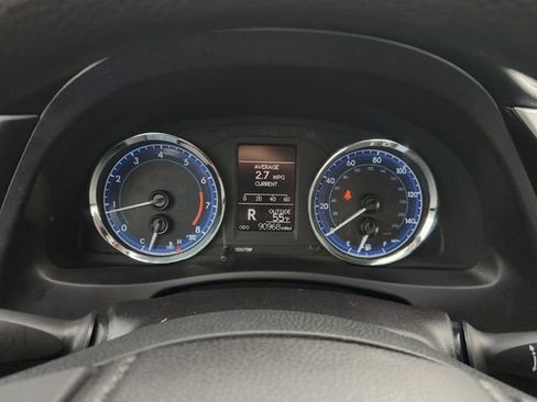 Used 2018 Toyota Corolla LE image 25