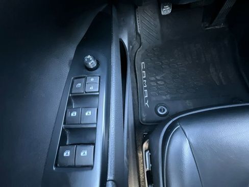 Used 2020 Toyota Camry SE image 17