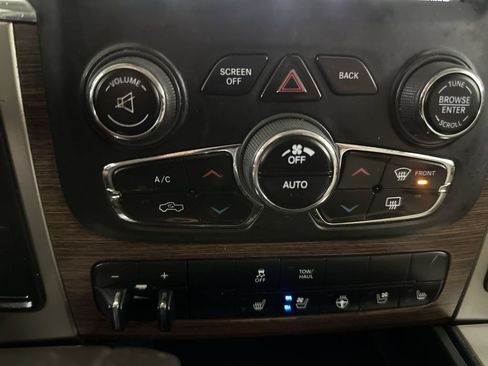 Used 2013 RAM 1500 Laramie w/ Convenience Group AWD/4WD image 44