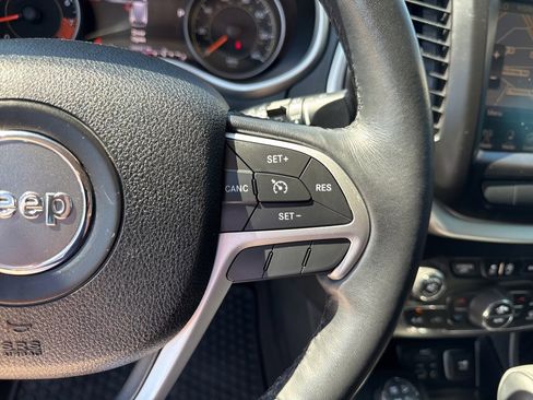 Used 2015 Jeep Cherokee Trailhawk w/ Comfort/Convenience Group image 53