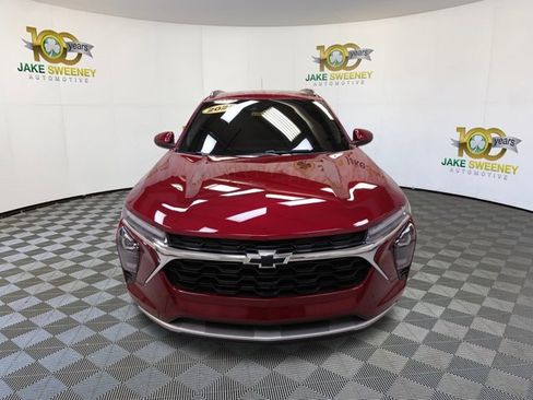 Used 2025 Chevrolet Trax LT w/ Driver Confidence Package image 3