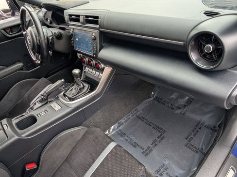 Used 2023 Toyota GR86 Premium image 19