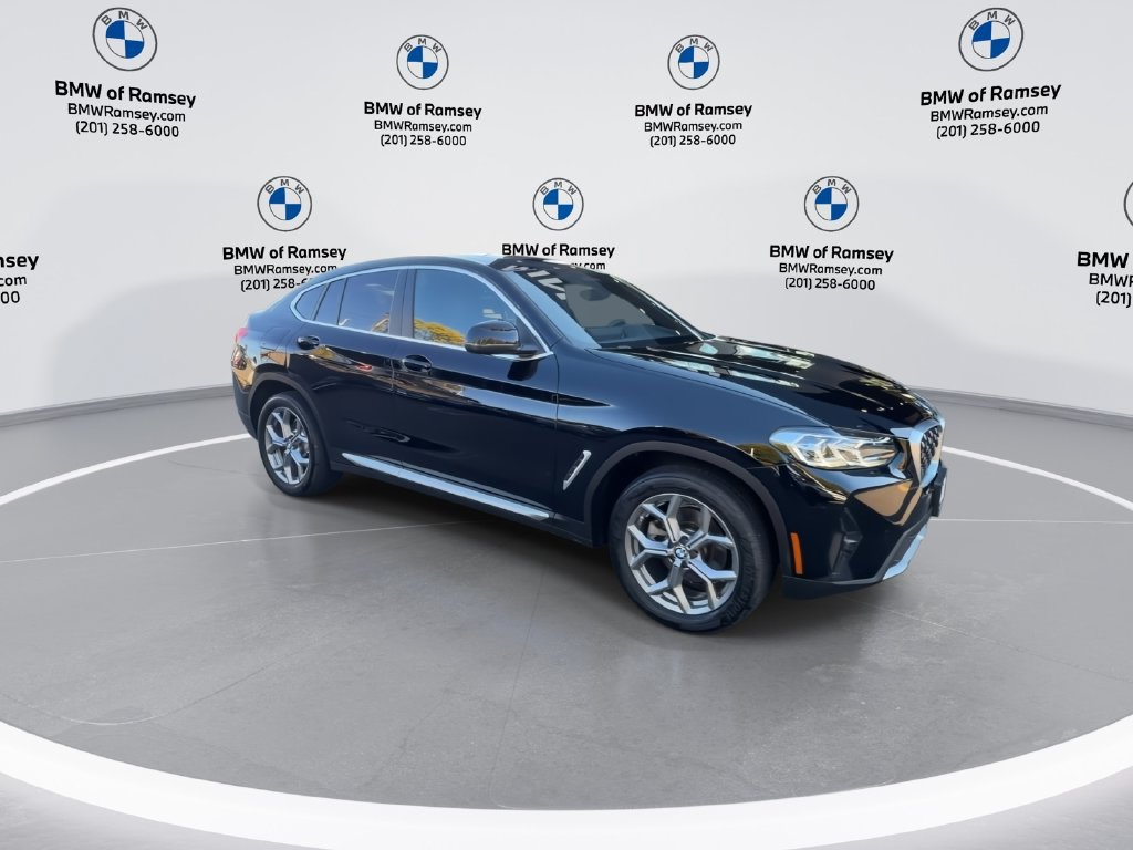 Used 2024 BMW X4 xDrive30i w/ Premium Package AWD/4WD image 2