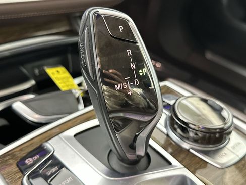 Used 2019 BMW 750i xDrive w/ Executive Package AWD/4WD image 20