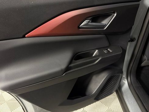 Used 2024 Chevrolet Equinox EV RS FWD image 27