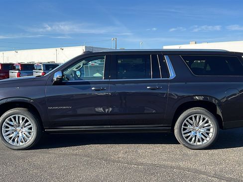 New 2026 Chevrolet Suburban Premier image 8