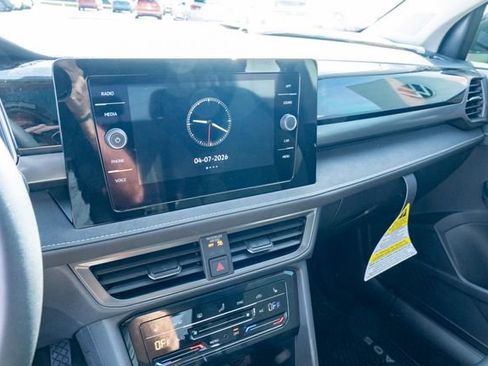 New 2026 Volkswagen Taos SE image 21