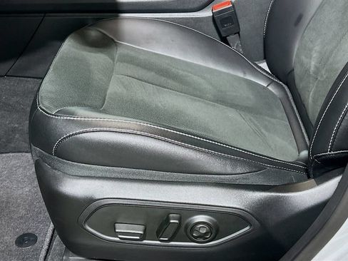 Used 2025 Jeep Grand Cherokee Altitude RWD image 16