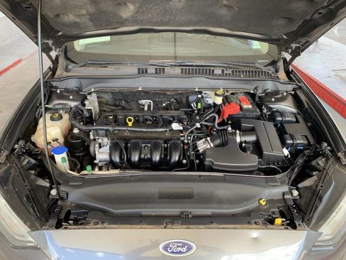 Used 2017 Ford Fusion SE w/ Equipment Group 201A FWD image 16
