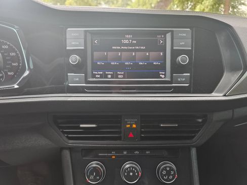 Used 2019 Volkswagen Jetta SE FWD image 36