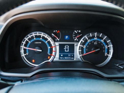 Used 2015 Toyota 4Runner SR5 AWD/4WD image 16