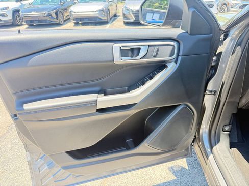 Used 2024 Ford Explorer XLT w/ Equipment Group 202A AWD/4WD image 18