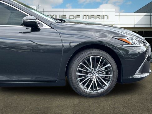 Used 2025 Lexus ES 300h w/ Premium Package FWD image 33