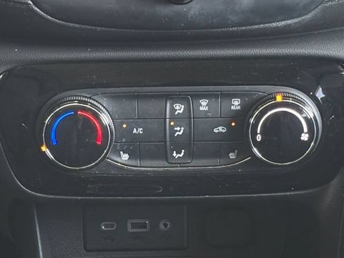 Used 2023 Buick Encore GX Preferred w/ Cold Weather Comfort Package FWD image 5