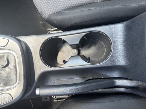Used 2025 Kia Soul LX w/ LX Technology Package FWD image 19