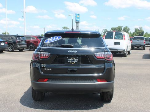 Used 2024 Jeep Compass Sport AWD/4WD image 8