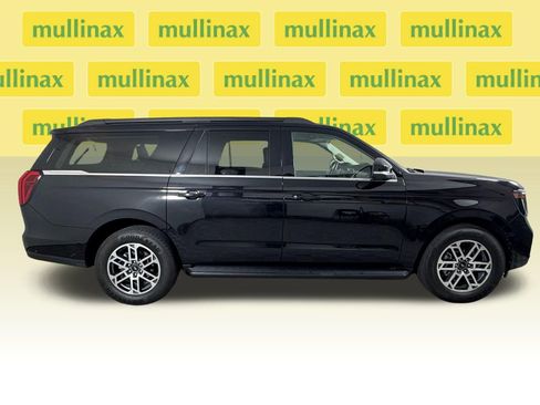 Used 2025 Ford Expedition Max Active RWD image 2