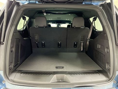 Used 2025 Chevrolet Suburban LT image 24