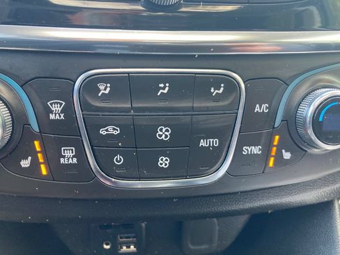Used 2021 Chevrolet Traverse RS w/ LPO, Floor Liner Package AWD/4WD image 44