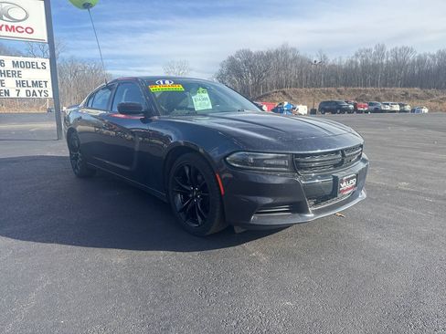 Used 2018 Dodge Charger SXT w/ Blacktop Package RWD image 12