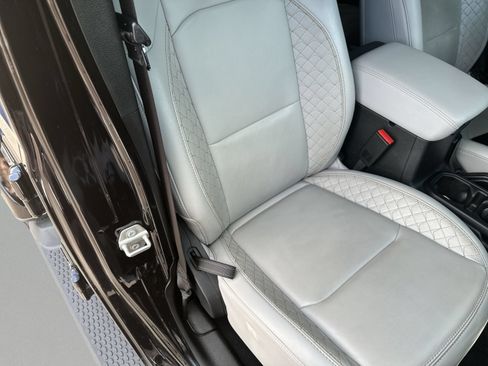 Used 2023 Jeep Wrangler Unlimited Sahara AWD/4WD image 22