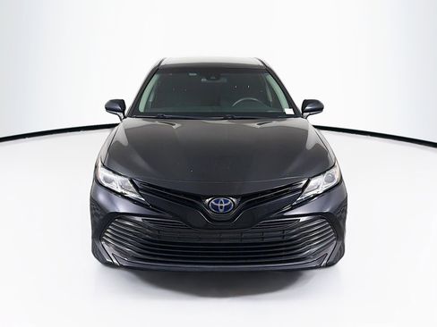 Used 2018 Toyota Camry LE FWD image 2