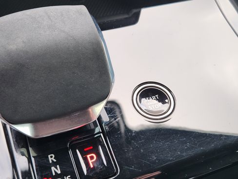 Used 2024 Land Rover Range Rover Sport SE image 36